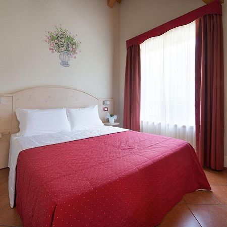 Residence Adamello Resort Ponte Di Legno Kamer foto