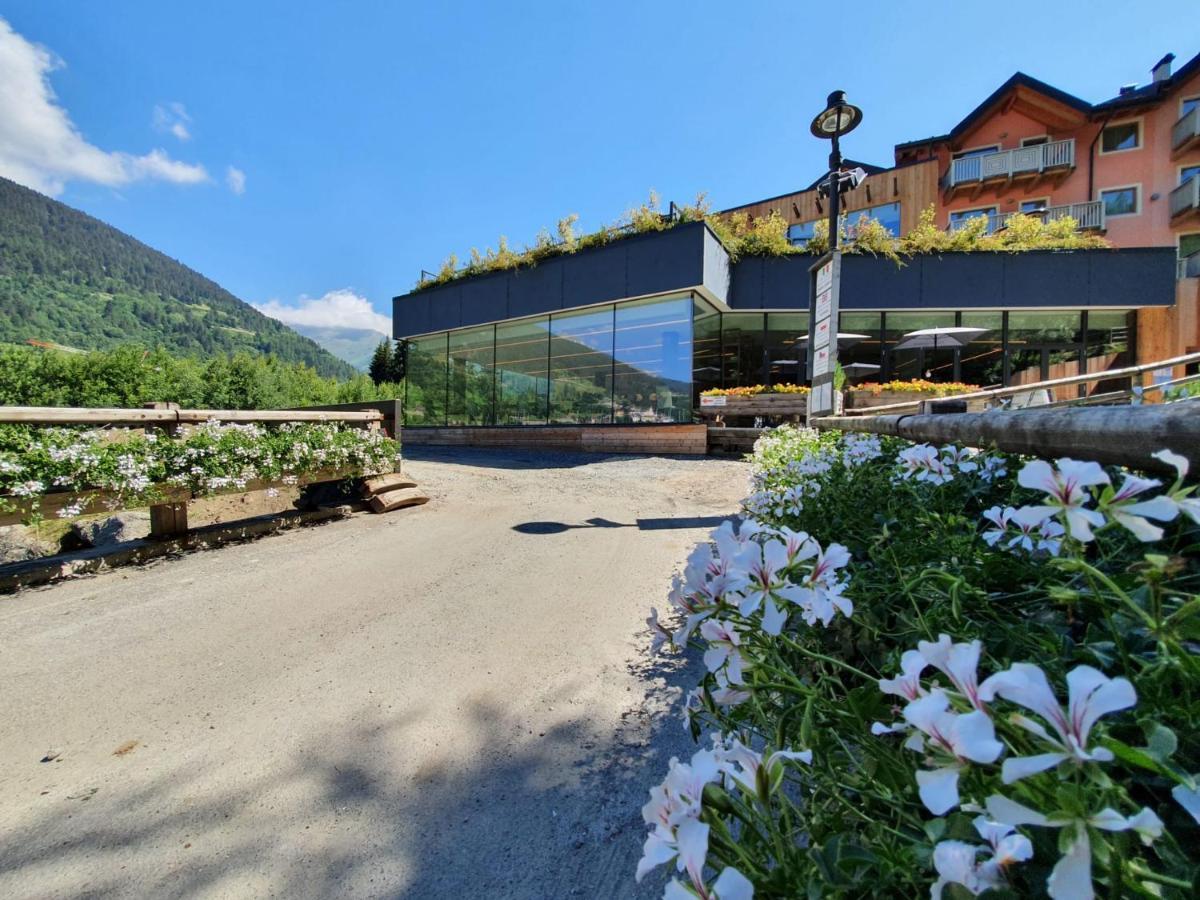Residence Adamello Resort Ponte Di Legno Buitenkant foto